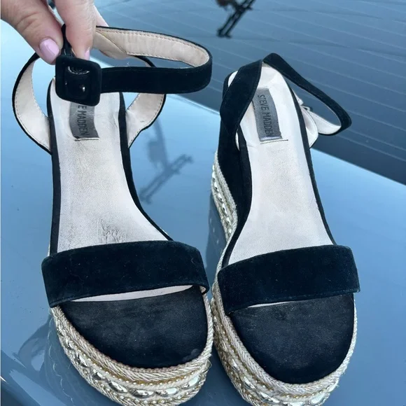 Steve Madden Black and Gold Wedge Sandals - Picture 2 of 4